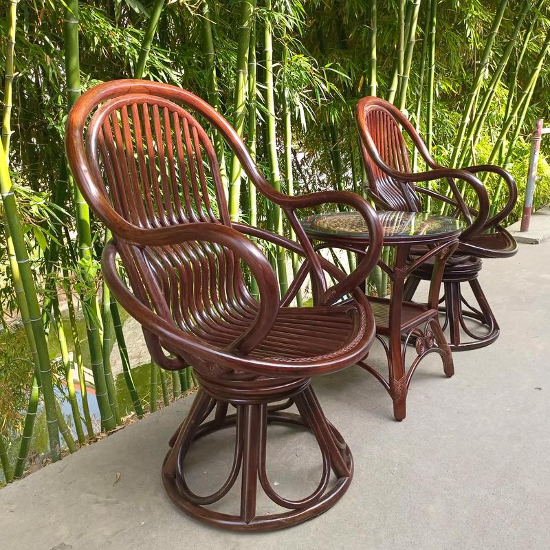 坐上這把藤椅,仿佛回到了老家的院子里.真藤編織的質感,讓人感